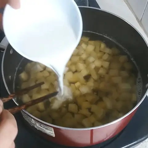 Cách Nấu Chè Sắn Nóng Hà Nội Ngay Tại Nhà Thơm Lừng