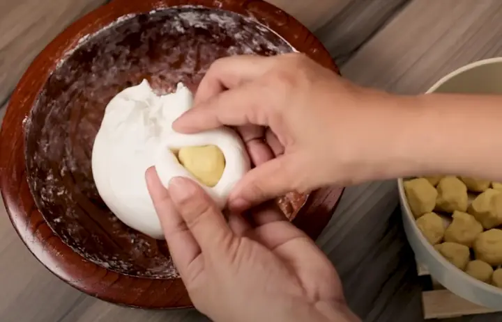 Bước 4: Tạo hình bánh