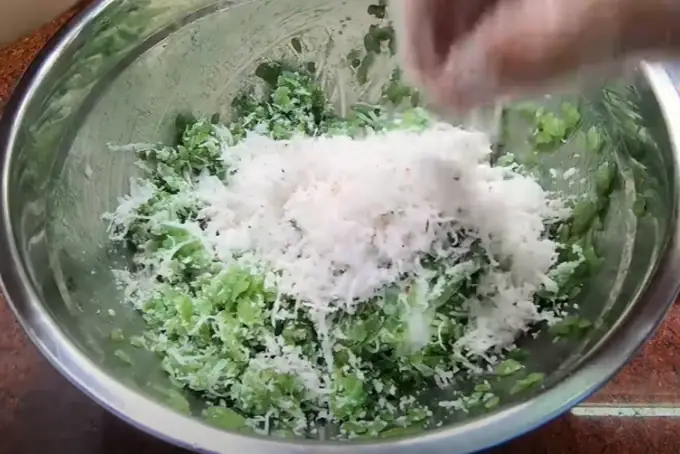 Hướng Dẫn Cách Nấu Cốm Dẹp Trộn Dừa Non Thơm Ngon Đậm Đà