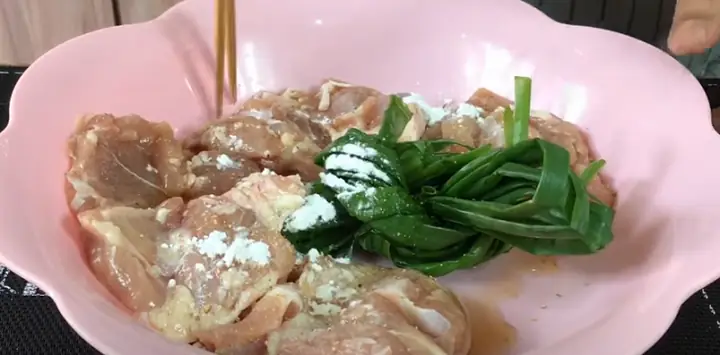 Hướng dẫn chi tiết cách nấu cơm gà bằng nồi cơm điện thơm ngon chuẩn vị