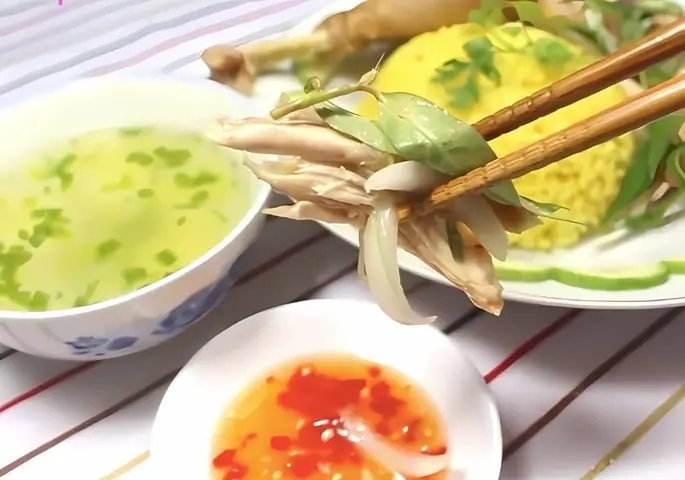 Hướng dẫn chi tiết cách nấu cơm gà Phú Yên ngon tại nhà Hướng dẫn chi tiết cách nấu cơm gà Phú Yên ngon tại nhà