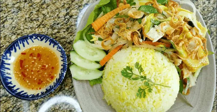 Cách Nấu Cơm Gà Xé Đơn Giản, Chuẩn Vị Thơm Ngon Tại Nhà