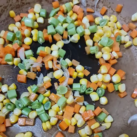 Cách Nấu Cơm Hạt Sen Chay Thơm Ngon Đậm Vị Tại Nhà