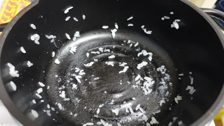 Làm Thế Nào Để Nấu Cơm Không Bị Dính Nồi Ngay Tại Nhà?