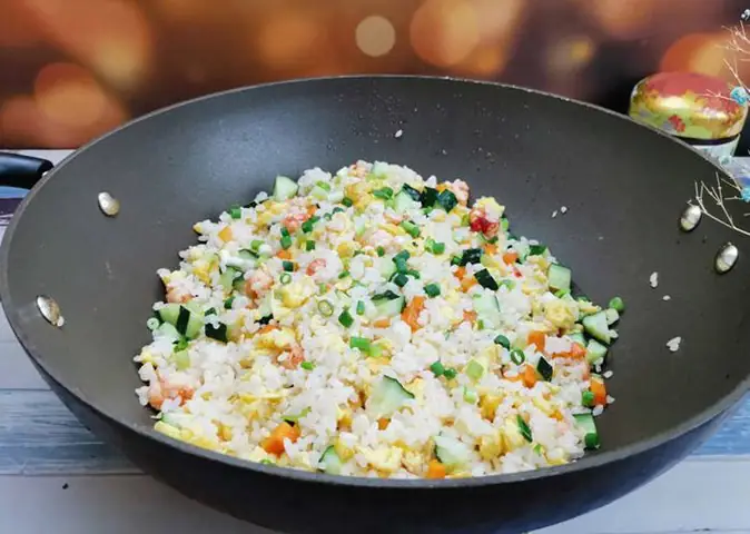 Hướng Dẫn Chi Tiết Cách Nấu Cơm Rang Ngon Chuẩn Vị Tại Nhà