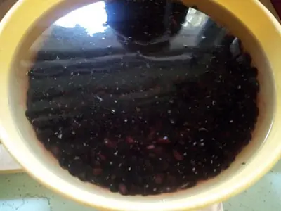 Hướng Dẫn Cách Nấu Đậu Đen Xanh Lòng Thơm Ngon Chuẩn Vị Tại Nhà