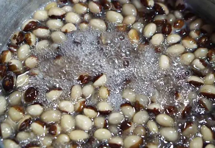 Chế biến chè đậu mắt ngọc