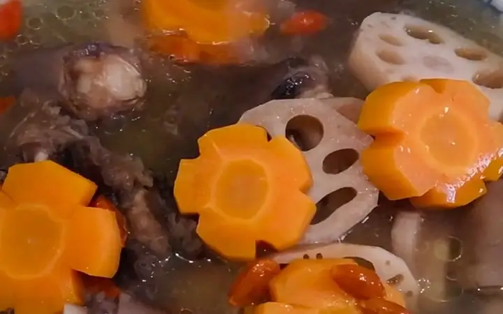 Cách Nấu Đuôi Bò Hầm Củ Sen Thơm Ngon Bổ Dưỡng Tại Nhà