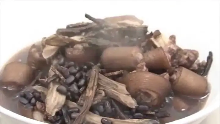 Hướng dẫn chi tiết cách nấu đuôi bò hầm đậu đen tại nhà