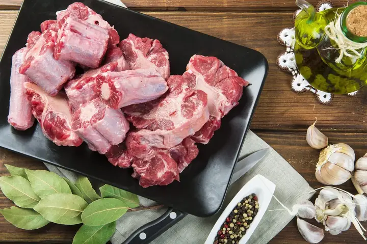Cách nấu đuôi bò um cà rốt mềm ngon, đậm đà chuẩn vị tại nhà
