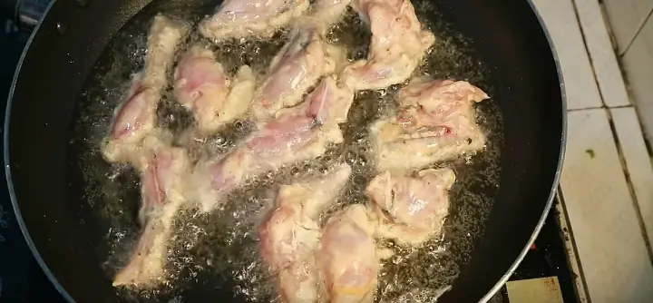 Cách Nấu Ếch Chiên Xù Giòn Rụm, Thơm Ngon Chuẩn Vị Tại Nhà Cách Nấu Ếch Chiên Xù Giòn Rụm, Thơm Ngon Chuẩn Vị Tại Nhà