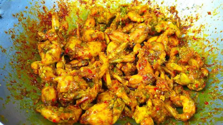 Hướng Dẫn Chi Tiết Cách Nấu Ếch Kho Nghệ Ngon Đậm Đà