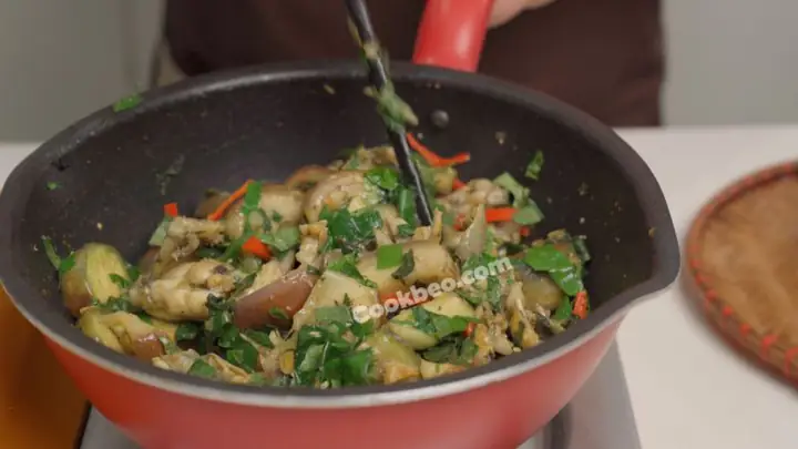 Hướng Dẫn Chi Tiết Cách Nấu Ếch Xào Cà Thơm Ngon Đậm Đà Hướng Dẫn Chi Tiết Cách Nấu Ếch Xào Cà Thơm Ngon Đậm Đà