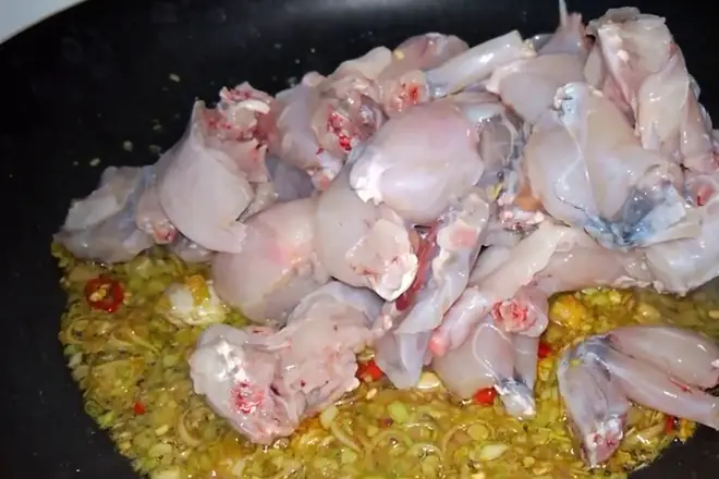 Cách Nấu Ếch Xào Cà Tím Thơm Ngon Đậm Đà Chuẩn Vị Tại Nhà