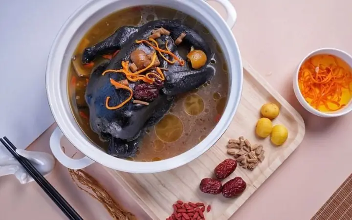 Cách Nấu Gà Ác Tiềm Hạt Sen Thơm Ngon Bổ Dưỡng Tại Nhà