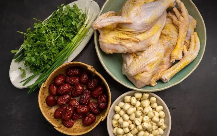 Cách Nấu Gà Ác Tiềm Hạt Sen Thơm Ngon Bổ Dưỡng Tại Nhà