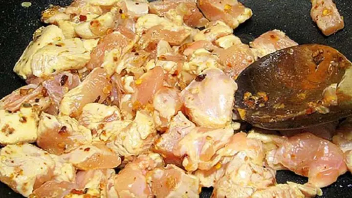 Cách Nấu Gà Già Mau Mềm: Kỹ Thuật Và Mẹo Hay Từ Bếp Nhà