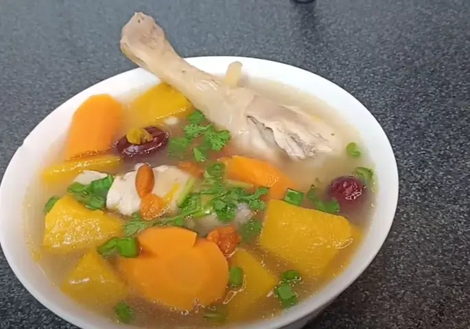 Hướng Dẫn Chi Tiết Cách Nấu Gà Hầm Bí Đỏ Thơm Ngon