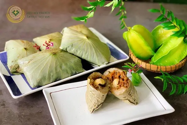 Xôi gà gói lá sen