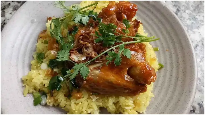 2 cách nấu xôi gà chiên nước mắm và chiên bơ hấp dẫn thơm ngon