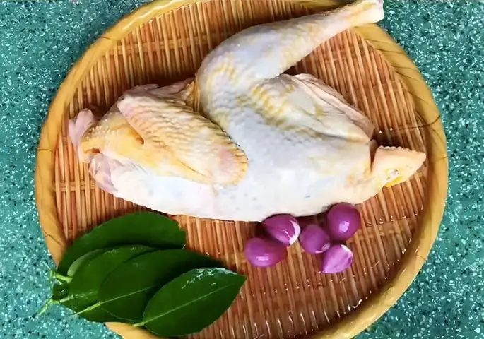 Cách Nấu Gà Kho Lá Chanh Ngon Đúng Điệu, Đậm Đà