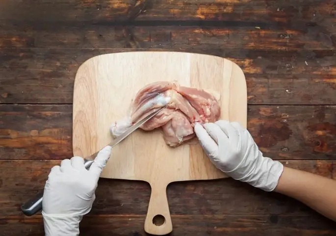 Hướng dẫn cách nấu gà kho lá quế đậm đà chuẩn vị Hướng dẫn cách nấu gà kho lá quế đậm đà chuẩn vị