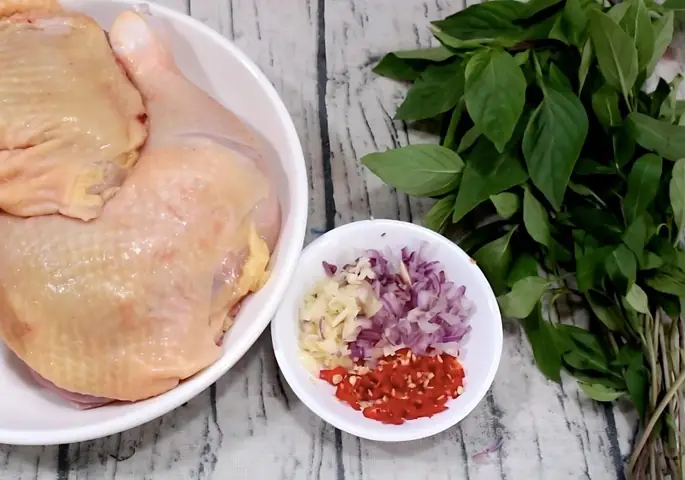 Hướng dẫn cách nấu gà kho lá quế đậm đà chuẩn vị Hướng dẫn cách nấu gà kho lá quế đậm đà chuẩn vị