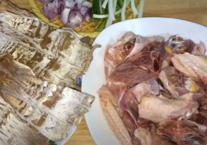 Hướng Dẫn Cách Nấu Gà Kho Măng Khô Thơm Ngon Đậm Đà