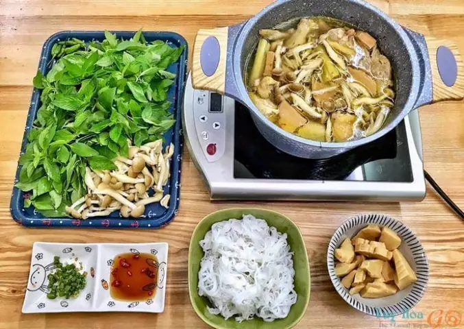 Hướng Dẫn Chi Tiết Cách Nấu Gà Lá É Phú Yên Chuẩn Vị Tại Nhà