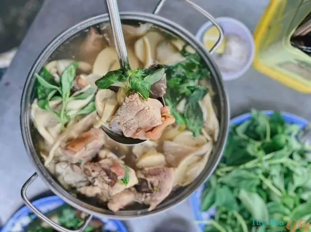 Hướng Dẫn Chi Tiết Cách Nấu Gà Lá É Phú Yên Chuẩn Vị Tại Nhà