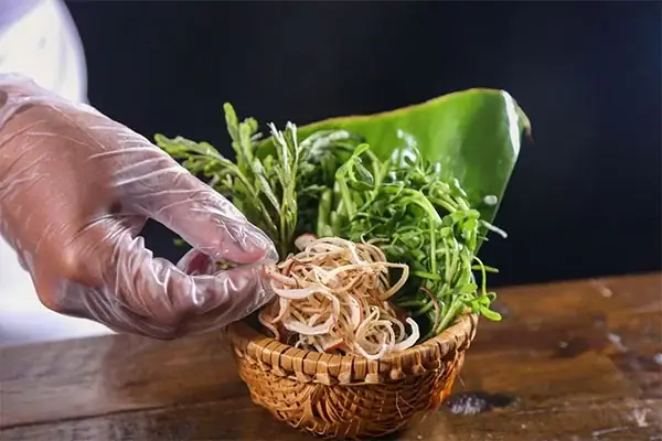 Cách Nấu Gà Lá Giang Măng Chua: Công Thức Thơm Ngon, Đậm Đà