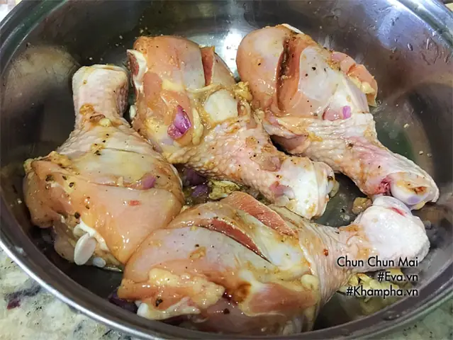 Chi tiết cách nấu gà rô ti nước dừa ngon khó cưỡng tại nhà Chi tiết cách nấu gà rô ti nước dừa ngon khó cưỡng tại nhà