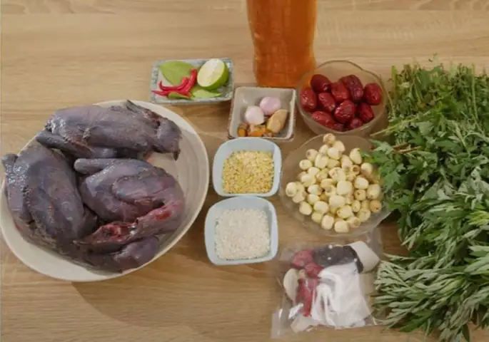 Cách Nấu Gà Tần Thuốc Bắc Ngải Cứu Thơm Ngon Bổ Dưỡng Tại Nhà