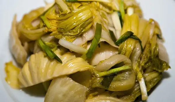 Hướng Dẫn Chi Tiết Cách Nấu Gân Bò Hầm Dưa Chua Đậm Đà Chuẩn Vị