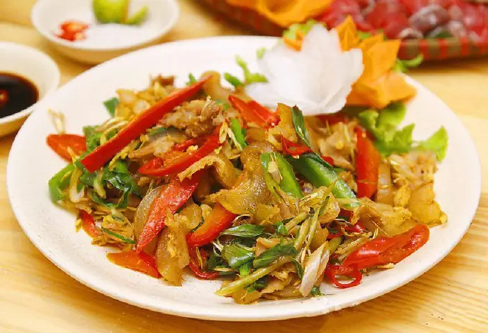 3. Thành phẩm món gân bò kho sả ớt 3. Thành phẩm món gân bò kho sả ớt
