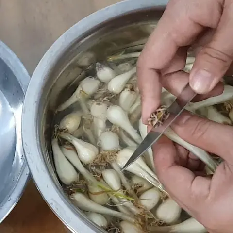 Cách Nấu Giấm Đường Ngâm Củ Kiệu Thơm Ngon, Giòn Rụm Chuẩn Vị