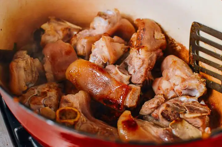 Cách Nấu Giò Heo Chua Ngọt Đậm Đà Đúng Điệu