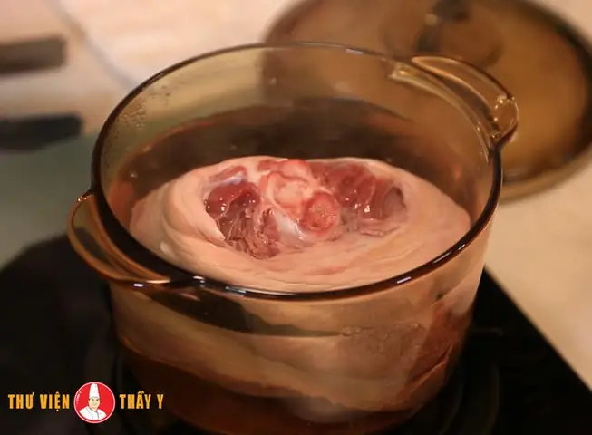 Hướng dẫn chi tiết cách nấu giò heo dưa cải đậm đà chuẩn vị