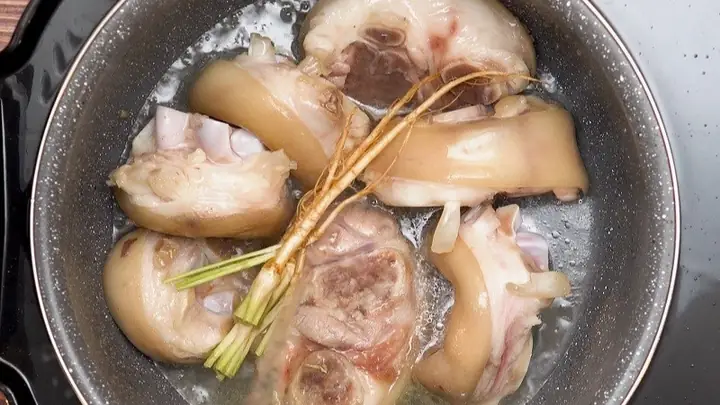 Hướng Dẫn Cách Nấu Giò Heo Nhanh Mềm Tại Gia Hướng Dẫn Cách Nấu Giò Heo Nhanh Mềm Tại Gia