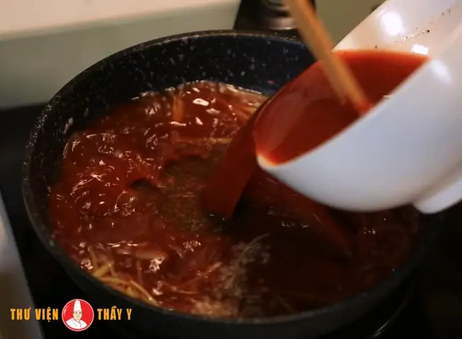 Hướng Dẫn Cách Nấu Giò Heo Tiềm Thơm Ngon Tại Nhà