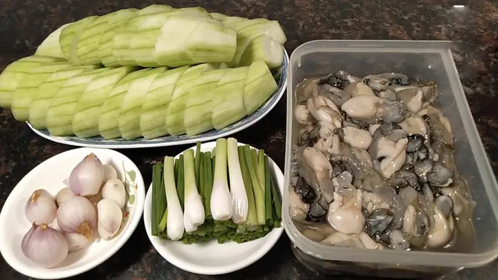 Cách Nấu Hàu Xào Mướp Ngon Chuẩn Vị Gia Đình