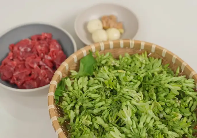 Cách nấu hoa thiên lý xào thịt bò chuẩn vị, thơm ngon tại nhà