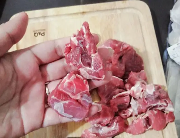 Bước 1: Sơ chế thịt bò