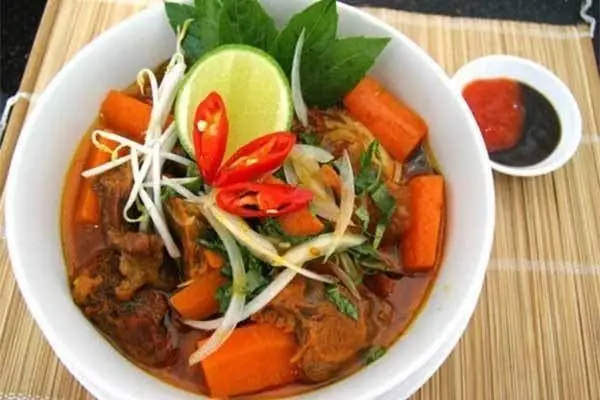 Cách Nấu Hủ Tiếu Sườn Cua Người Hoa Chuẩn Vị Gia Truyền