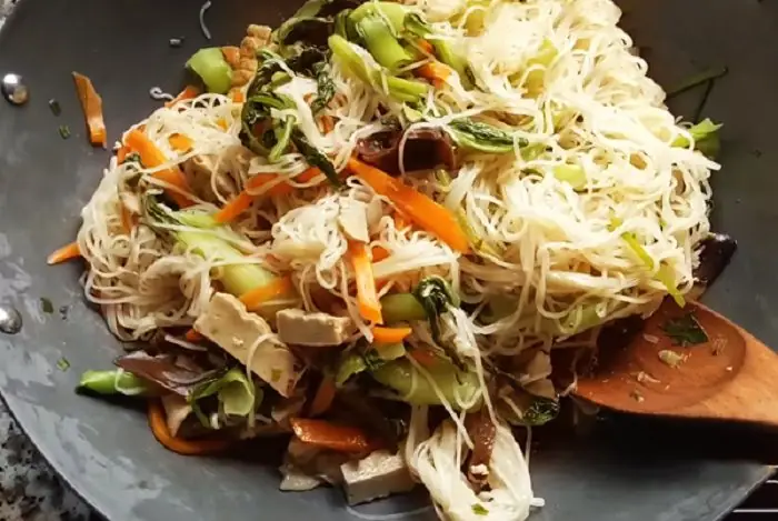 Cách Nấu Hủ Tiếu Xào Chay Thơm Ngon Đậm Đà Chuẩn Vị Tại Nhà