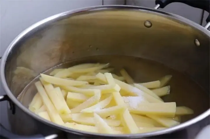 Cách Nấu Khoai Tây Chiên: Từ A Đến Z Để Có Món Ăn Giòn Ngon Tuyệt Hảo