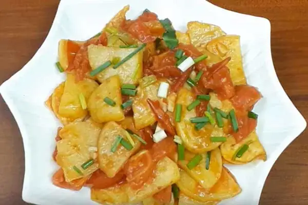 Cách Nấu Khoai Tây Xào Cà Chua Đơn Giản, Thơm Ngon Hấp Dẫn