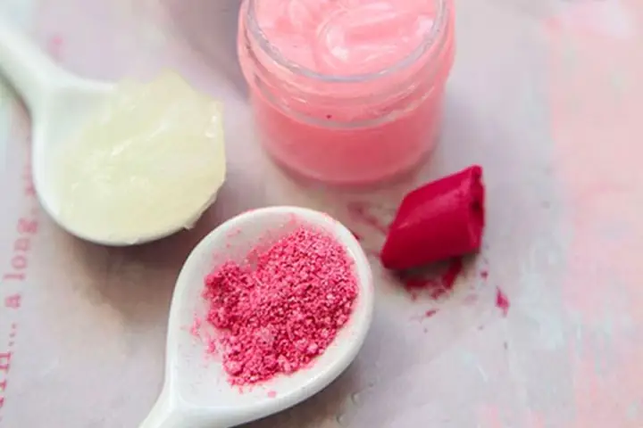 Cách Nấu Lại Son Môi Bị Gãy Hoặc Tan Chảy Hiệu Quả Tại Nhà