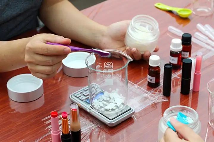 Cách Nấu Lại Son Môi Bị Gãy Hoặc Tan Chảy Hiệu Quả Tại Nhà