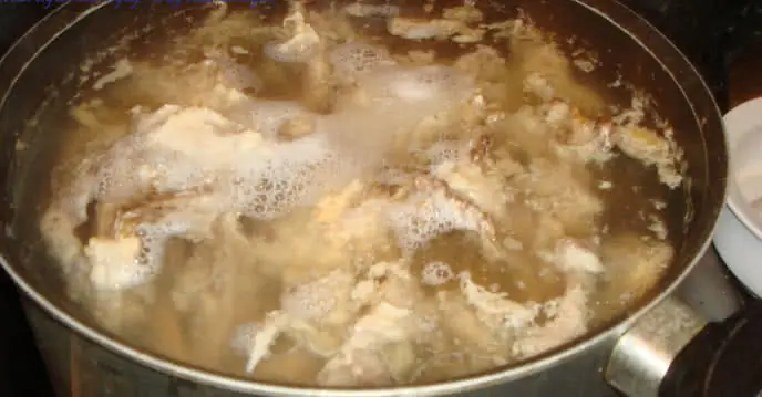 Cách Nấu Lẩu Băng Chuyền Đậm Đà Chuẩn Vị Tại Nhà